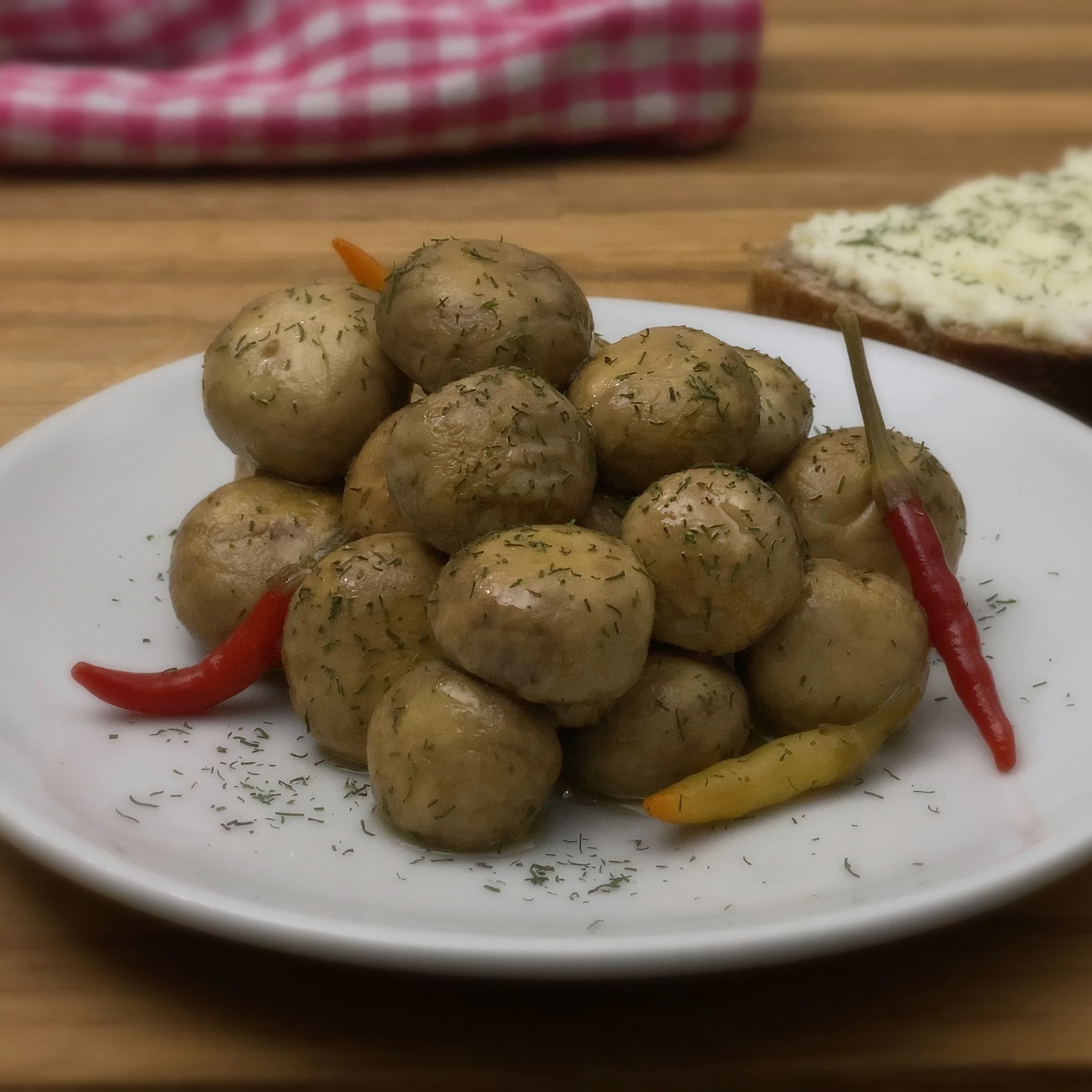 posts/quick-pickled-mushrooms